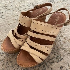 NWOT Børn Tan Wedges